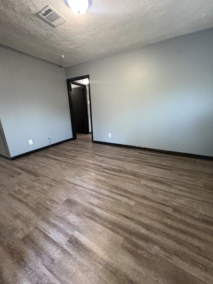 9315 Oak Knoll Ln #1 - Photo 5 of 10