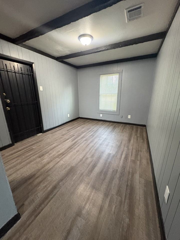 9315 Oak Knoll Ln #1 - Photo 7 of 10