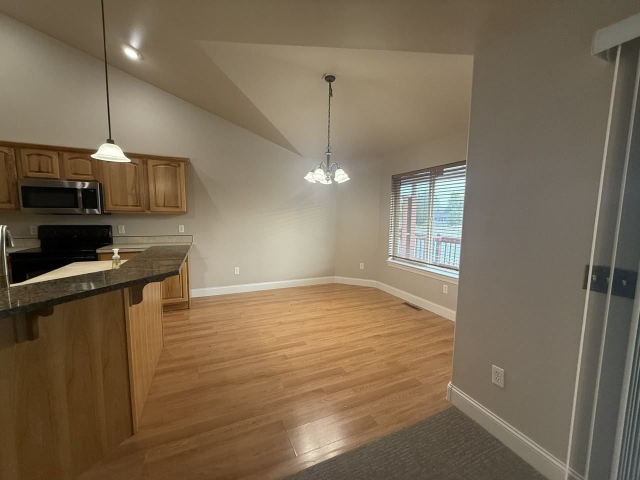3287 Banff Ave - Photo 4 of 16