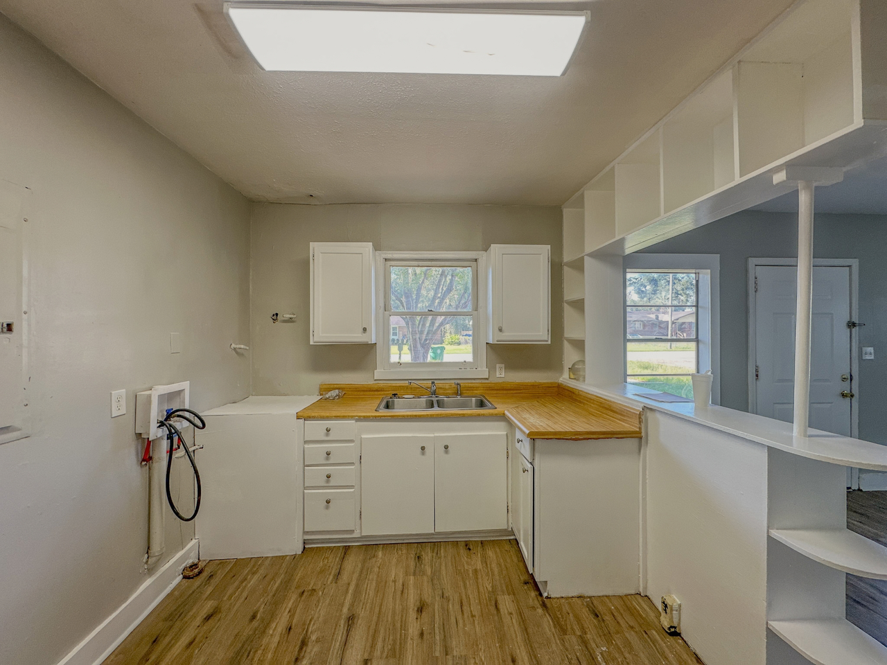 824 E Jane St #1 - Photo 2 of 6