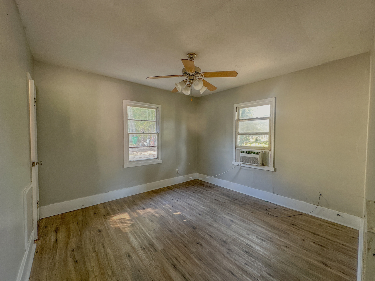 824 E Jane St #1 - Photo 5 of 6