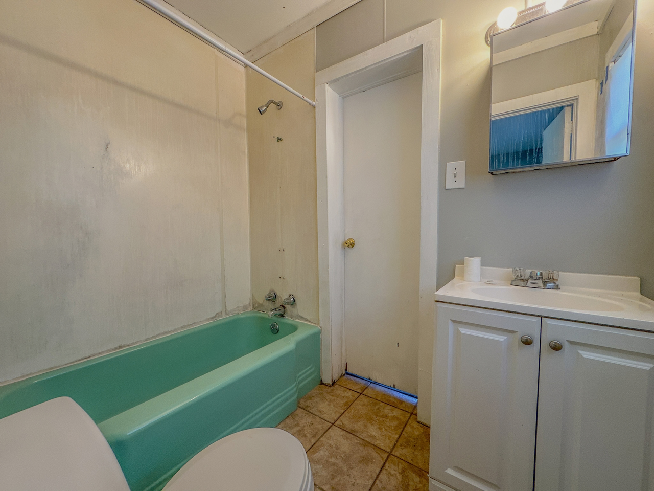 824 E Jane St #1 - Photo 6 of 6