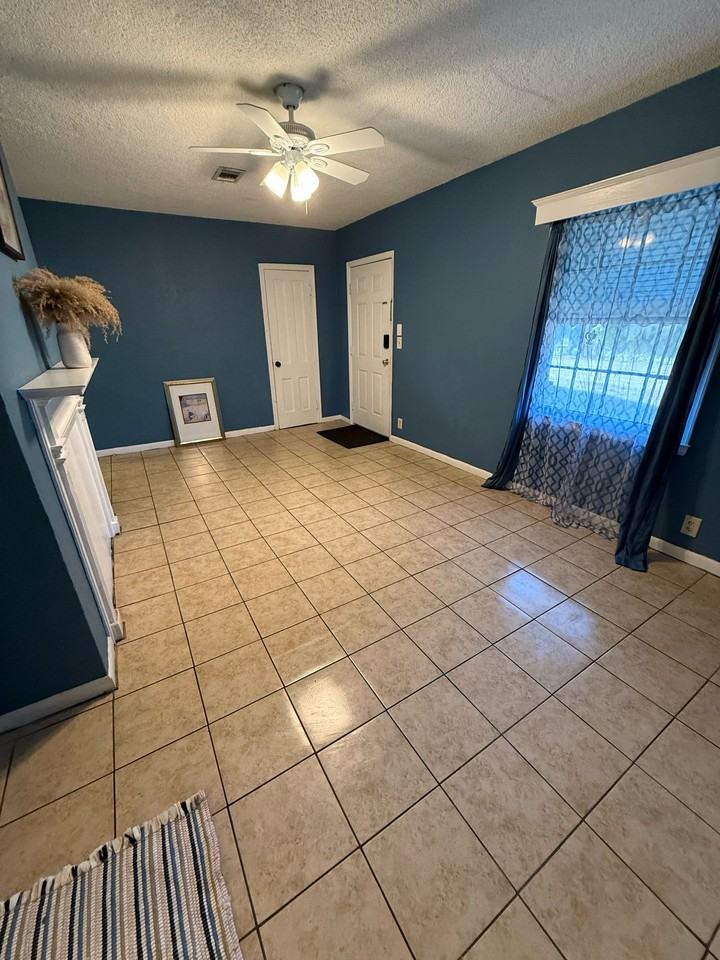 2490 Cate St #2490 - Photo 4 of 10