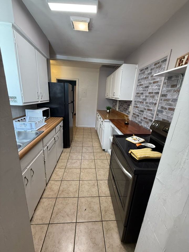 2490 Cate St #2490 - Photo 5 of 10
