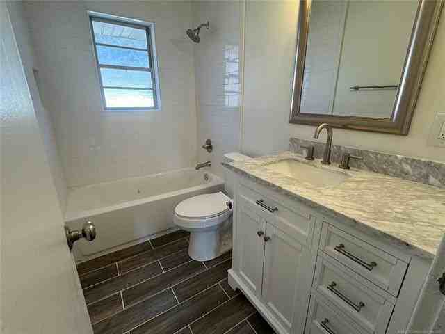 2743 E 3rd St #1 - Photo 5 of 11