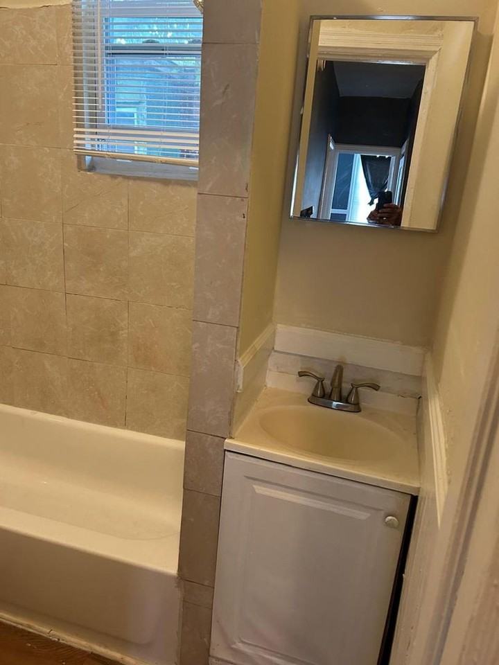 3128 N Darien St - Photo 3 of 10