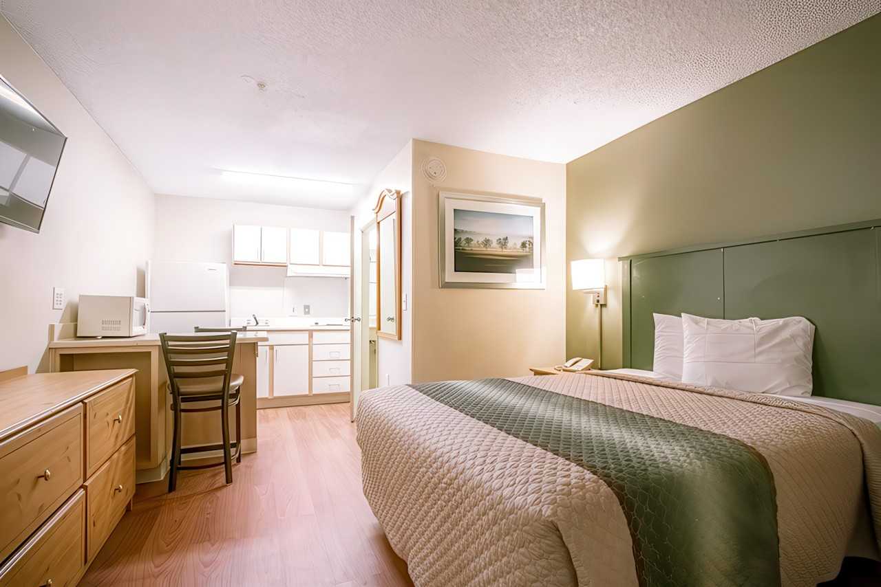 Emerald Suites Dunlap - Photo 3 of 28
