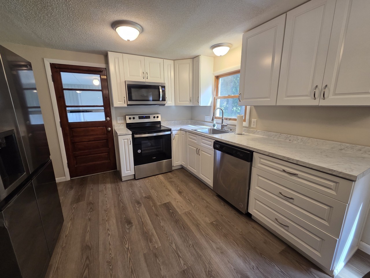 9 Applewood Ln #1 - Photo 3 of 17