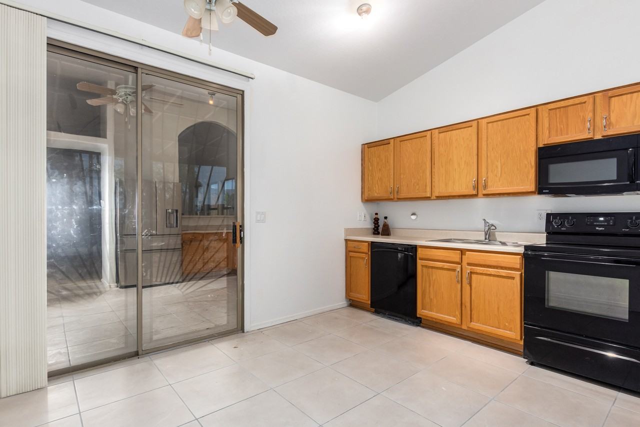 8845 E Rainier Dr #1 - Photo 4 of 25