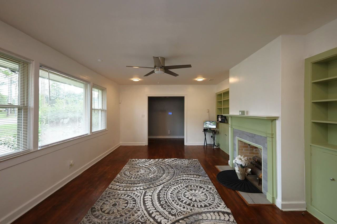 405 Woodrow Wilson Dr - Photo 2 of 14