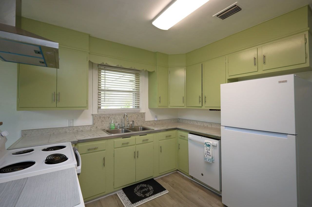 405 Woodrow Wilson Dr - Photo 6 of 14