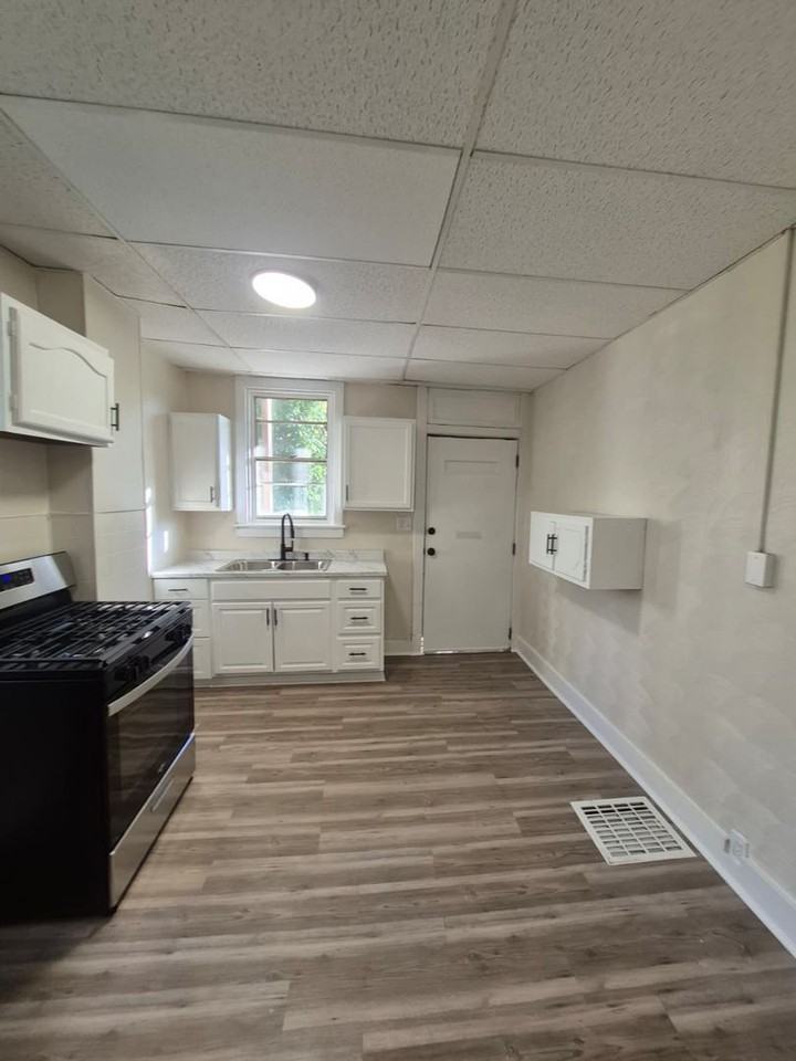1400 Hill Ave - Photo 2 of 32