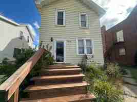 featured image of 200 N Lincoln St