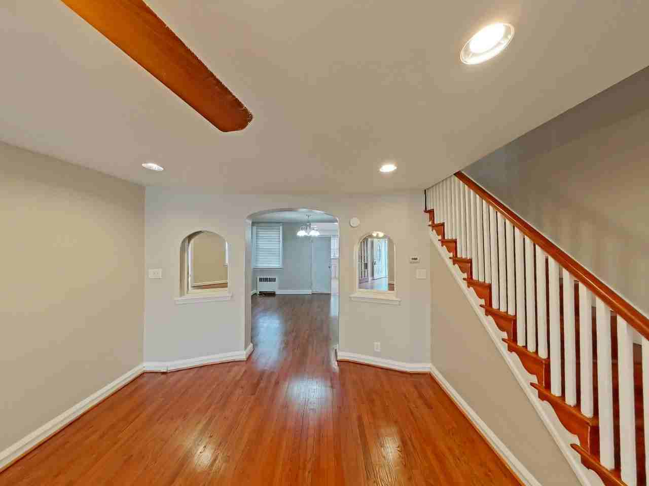 8214 Williams Ave - Photo 3 of 15