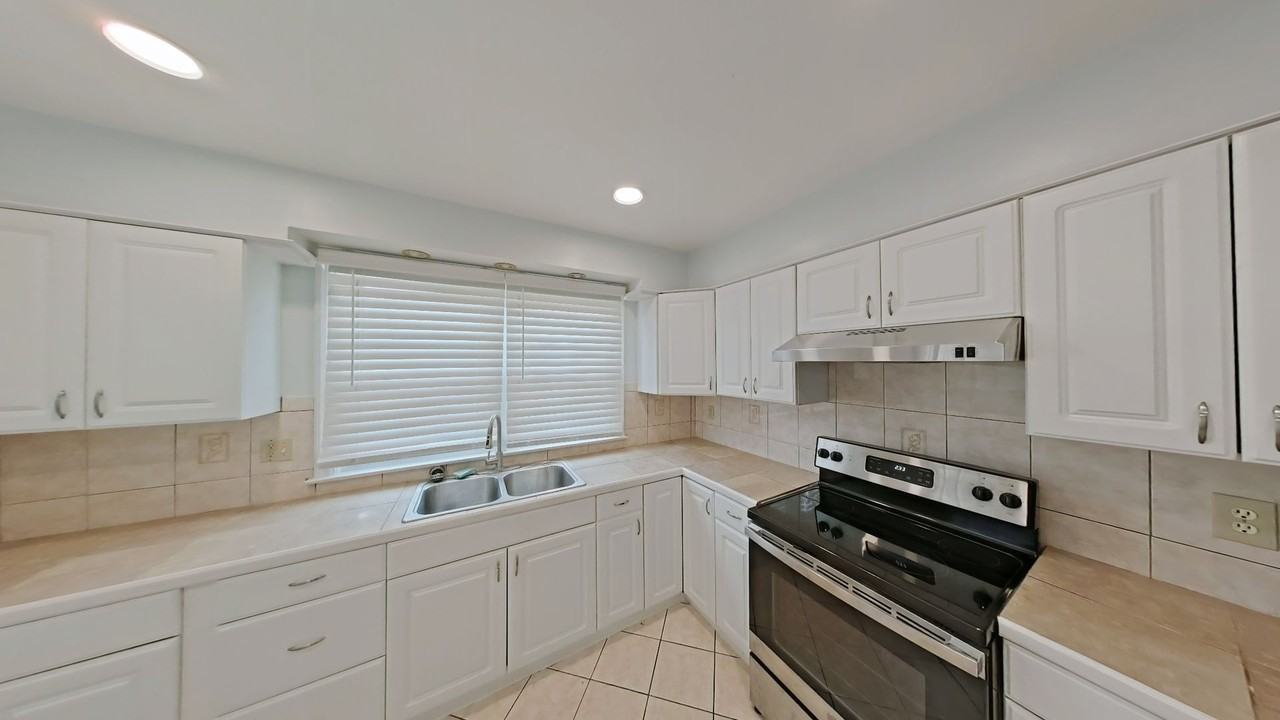 8214 Williams Ave - Photo 4 of 15
