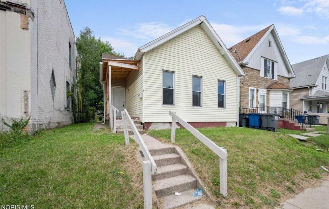 2615 Lagrange St - Photo 2 of 9
