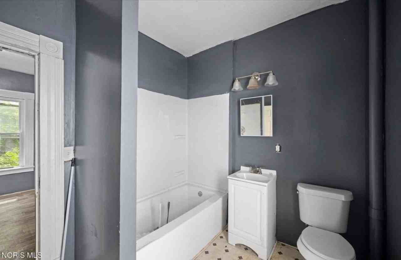 2615 Lagrange St - Photo 6 of 9
