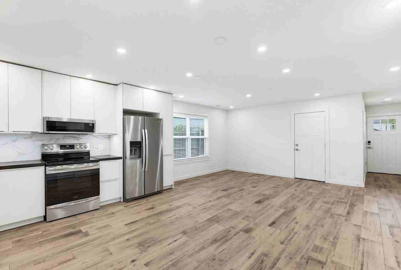 2519 Se 3rd St - Photo 5 of 19