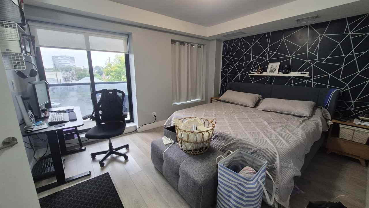 293 Viewmount Avenue #302 - Photo 2 of 8