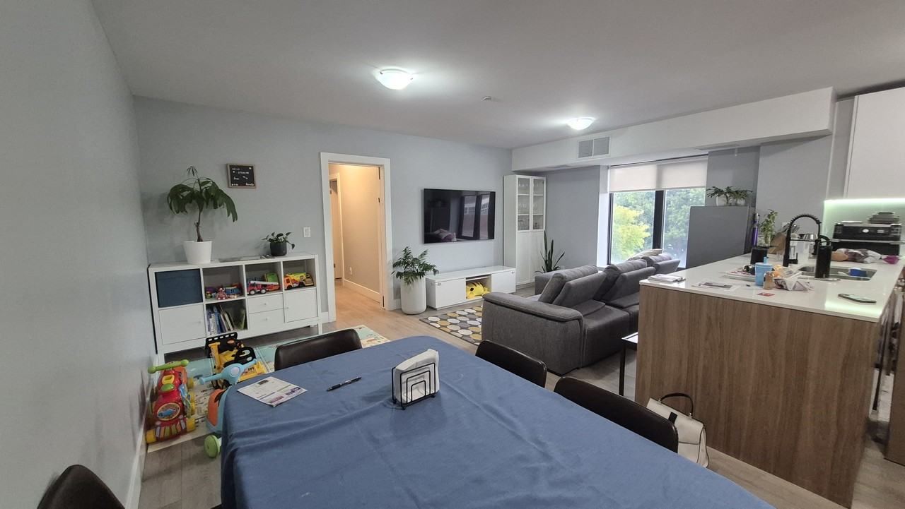 293 Viewmount Avenue #302 - Photo 5 of 8