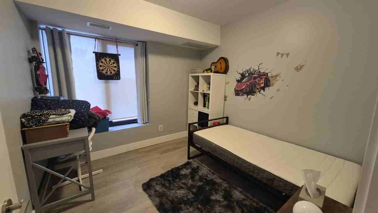 293 Viewmount Avenue #302 - Photo 7 of 8