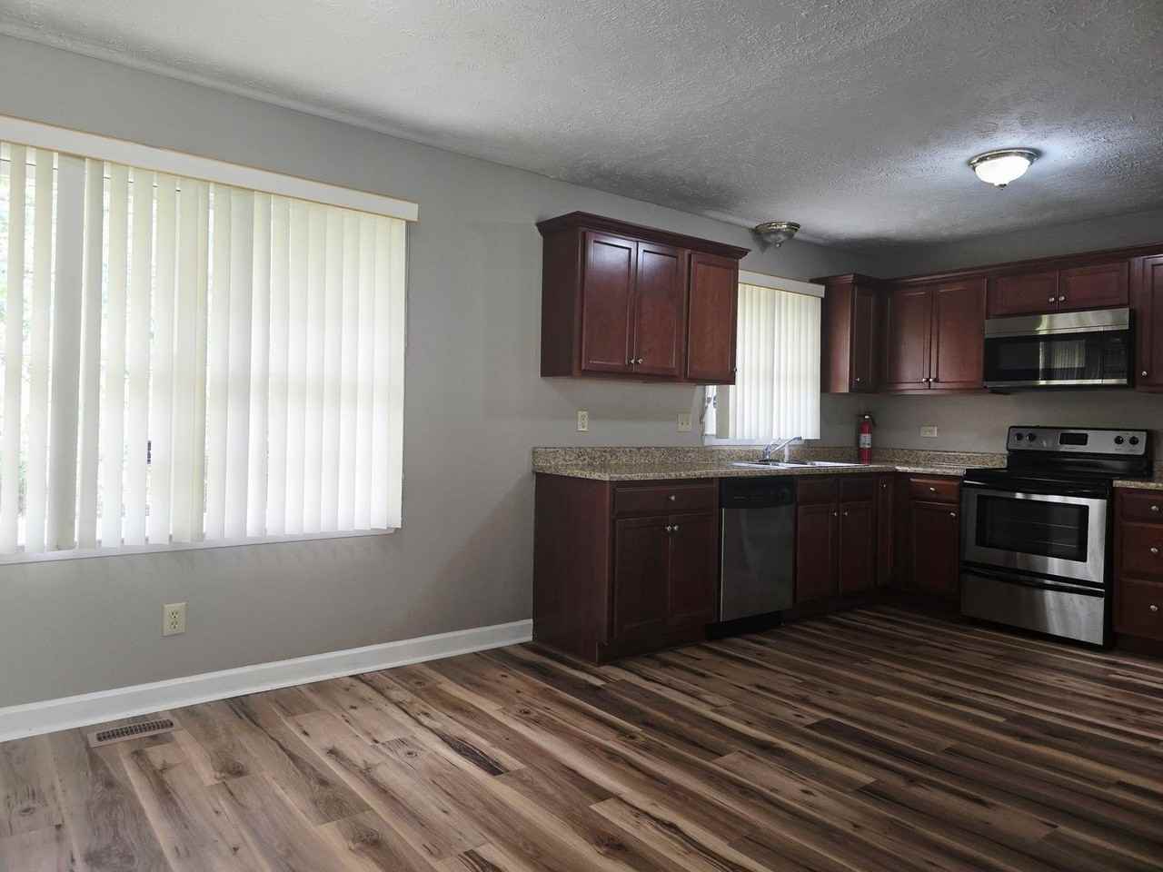 1536 Rossmore Dr - Photo 7 of 21