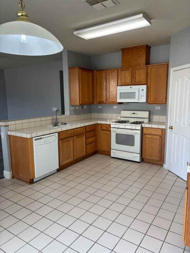 1591 Tadpole Way - Photo 3 of 18