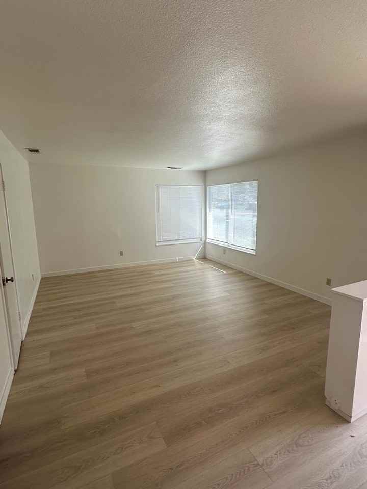 2113 Gordon Ave - Photo 5 of 6