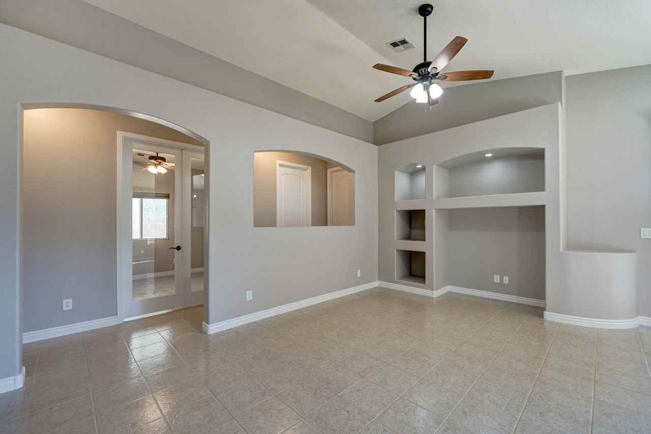 6415 S 49th Gln - Photo 7 of 38