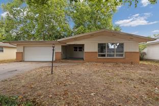 2908 S Stewart Ave - Photo 1 of 1