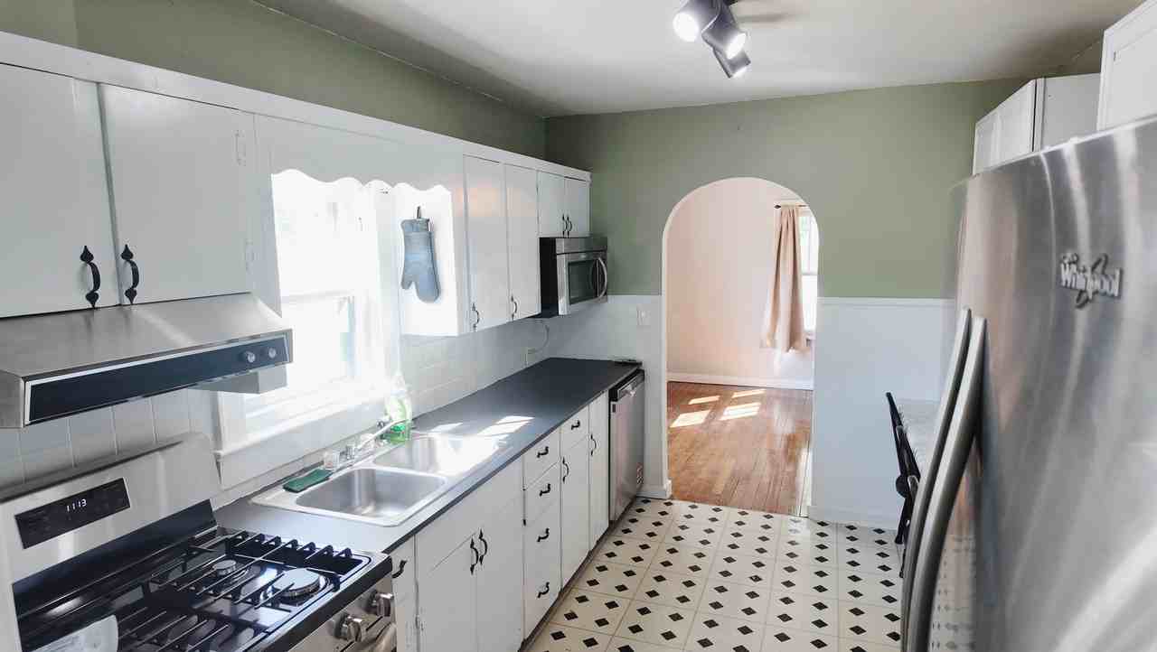 508 N Oak St - Photo 2 of 20
