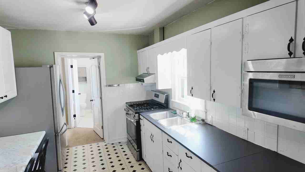 508 N Oak St - Photo 4 of 20