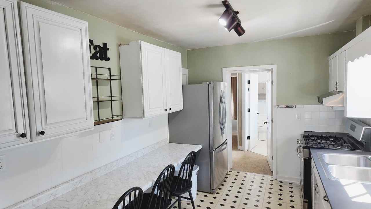508 N Oak St - Photo 5 of 20