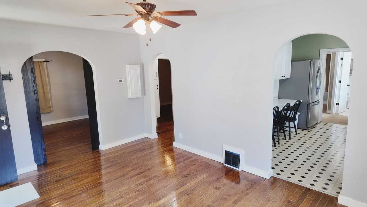 508 N Oak St - Photo 6 of 20