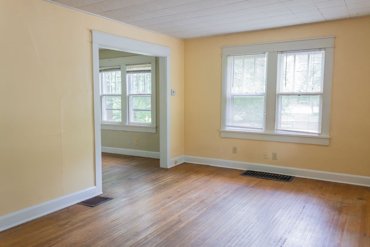 217 S Clark St - Photo 3 of 17
