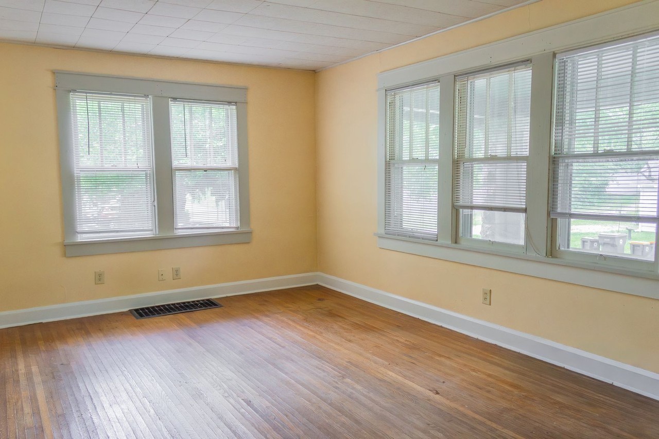 217 S Clark St - Photo 4 of 17
