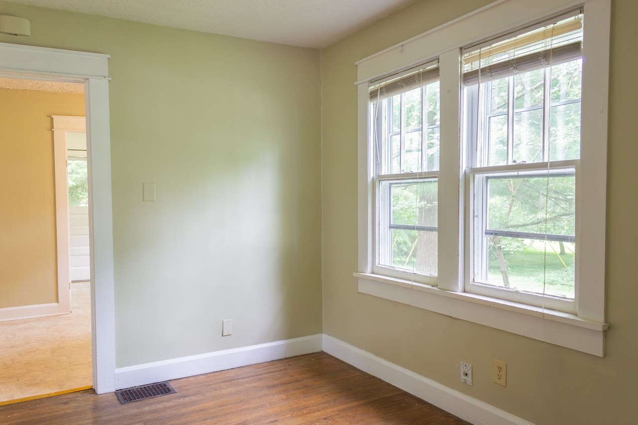 217 S Clark St - Photo 5 of 17