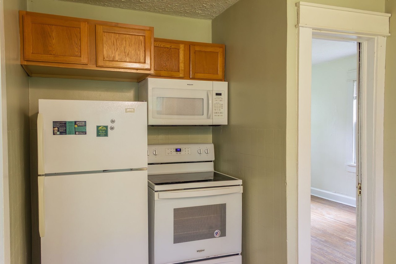 217 S Clark St - Photo 7 of 17