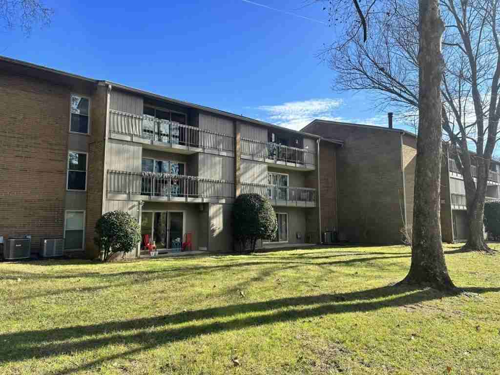 477 Canberra Dr - Photo 2 of 23