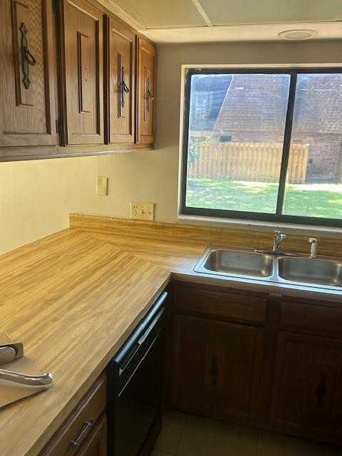 1786 S Park Ave - Photo 3 of 18
