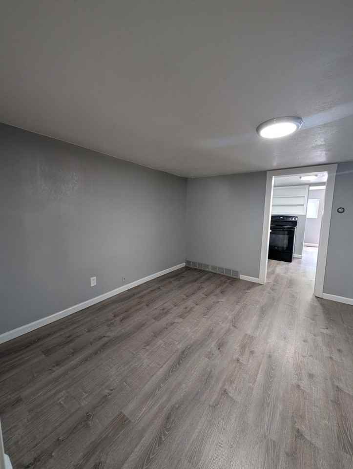515 Miller Ave - Photo 3 of 17