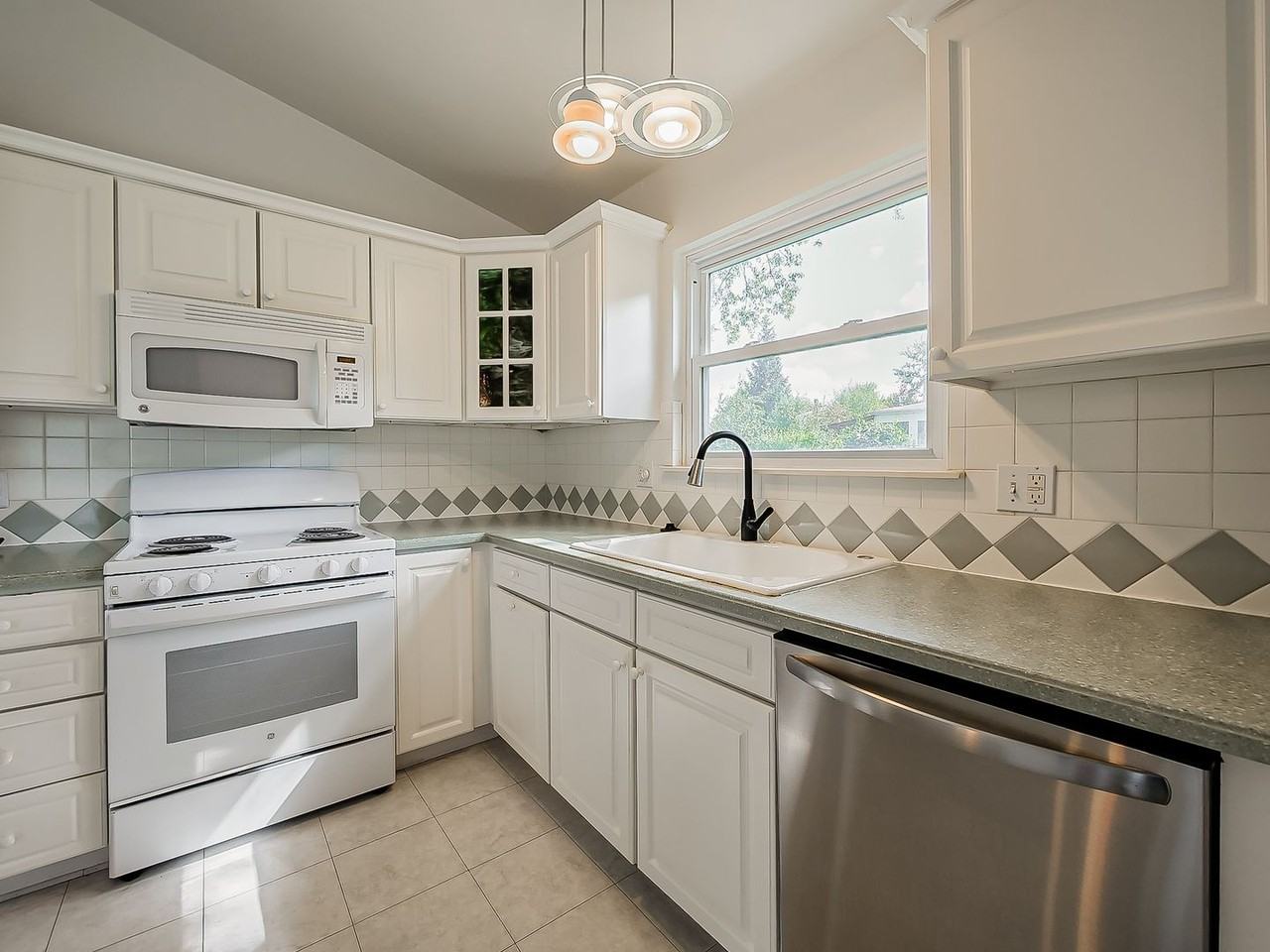 42195 Park Ridge Rd - Photo 2 of 50