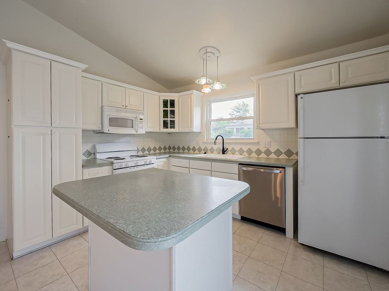 42195 Park Ridge Rd - Photo 4 of 50