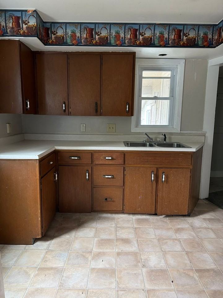 527 C St - Photo 3 of 11