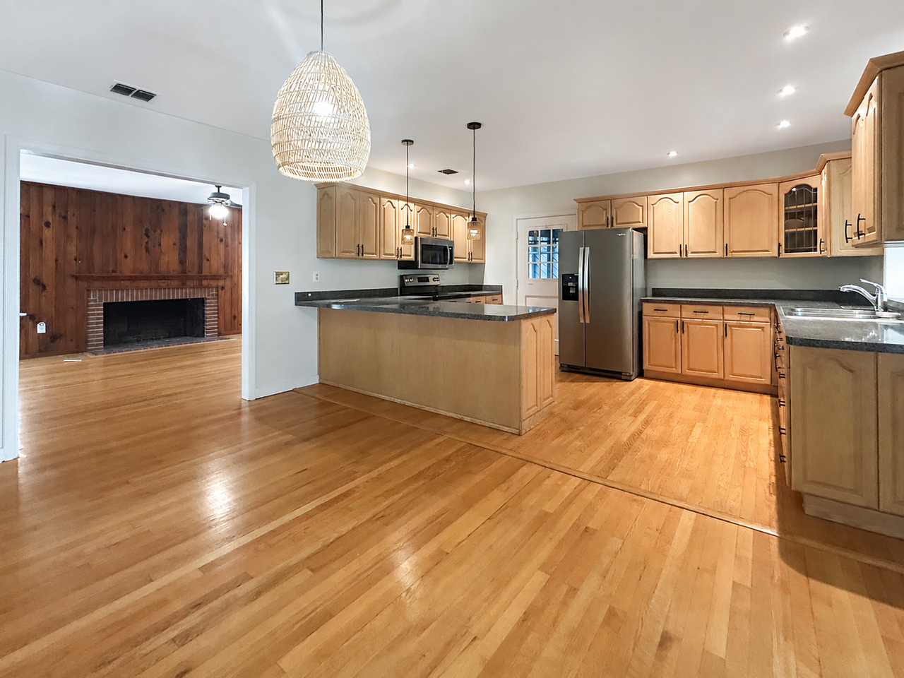 845 37th Ave N - Photo 7 of 41