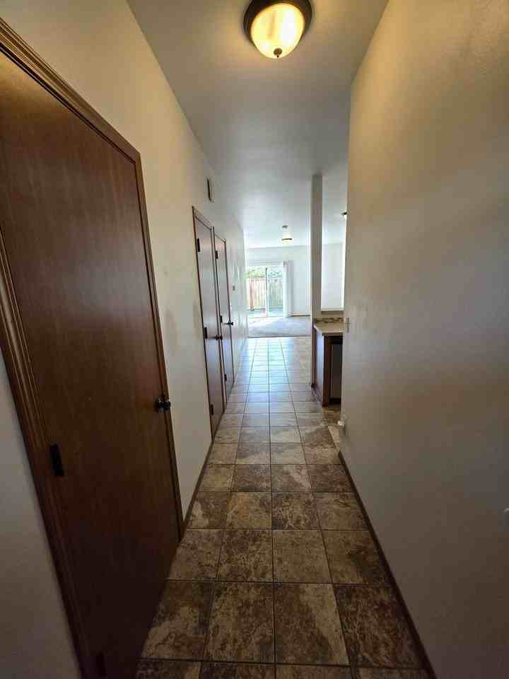 923 4th Ave N - Photo 3 of 28