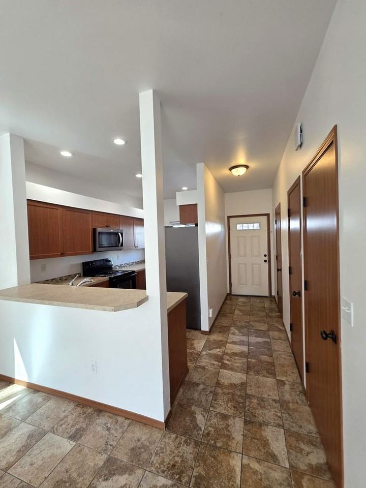 923 4th Ave N - Photo 6 of 28