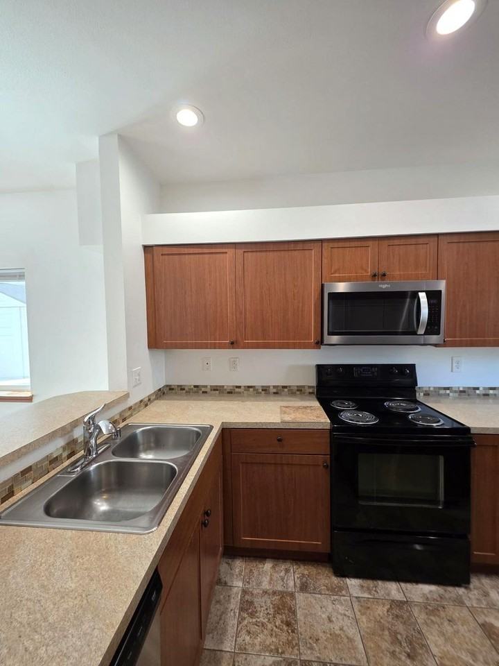 923 4th Ave N - Photo 7 of 28