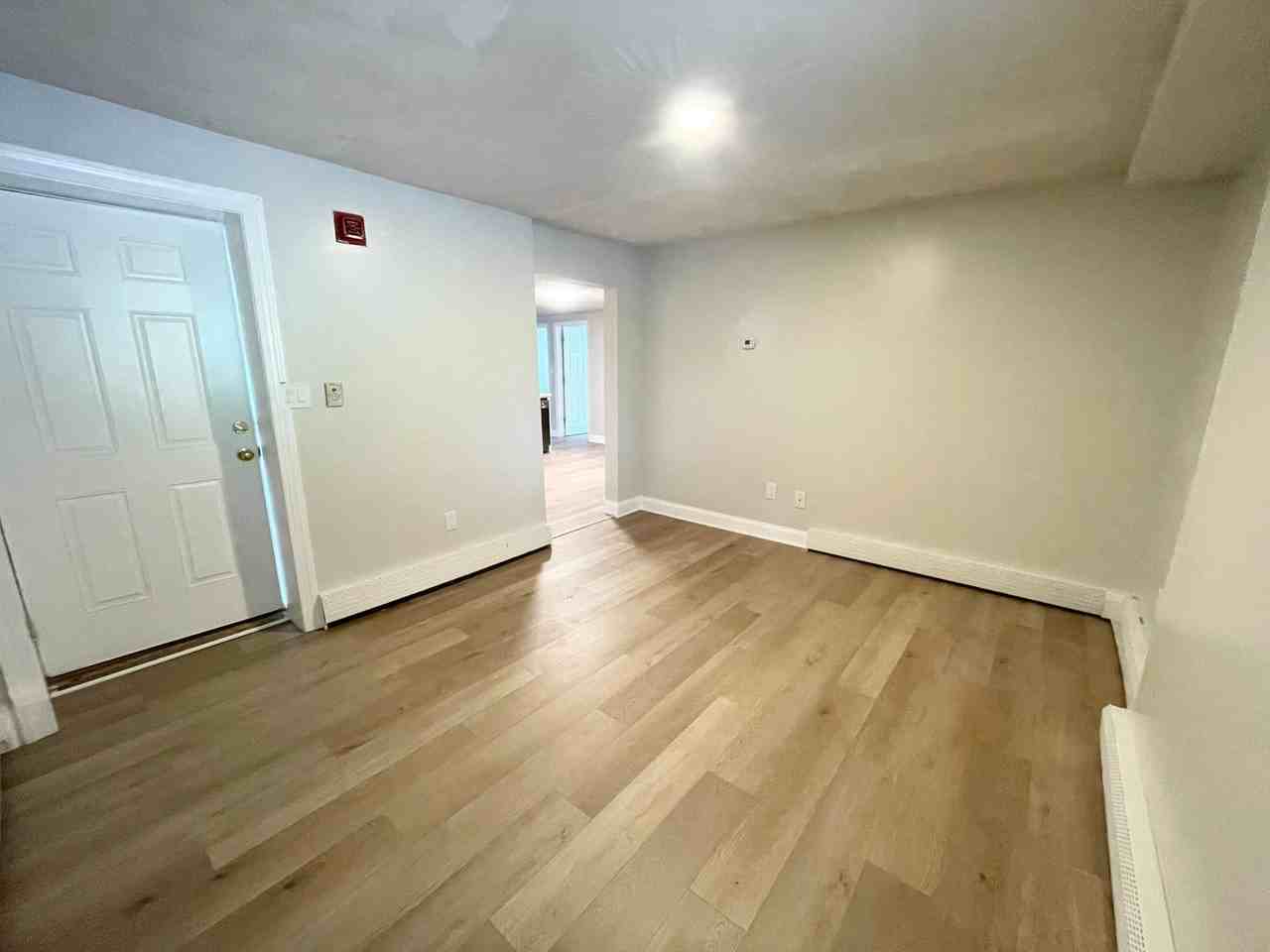 300 McLane Ave - Photo 4 of 27