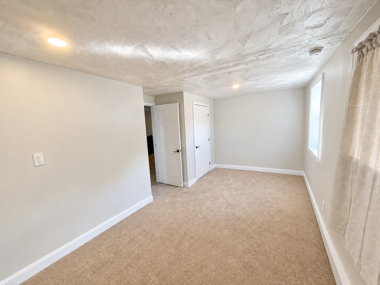 300 McLane Ave - Photo 5 of 27